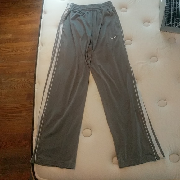 Nike basketball warmups - Picture 3 of 4